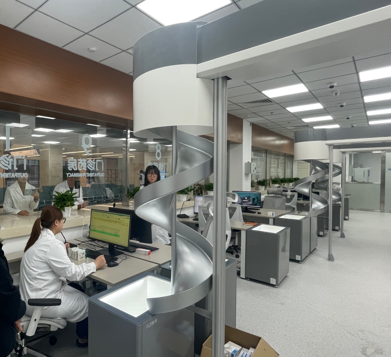 全自动发药机采购，在智慧药房高速出药实景-芳华智慧医疗